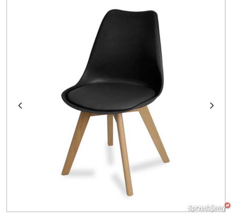Czarne krzesło z poduszką