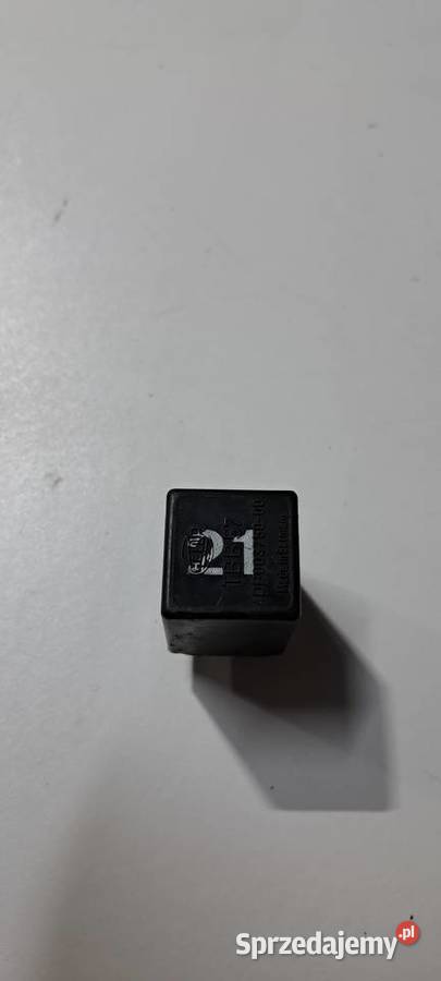 Przekaźnik kierunkowskazów 111953227D VW Golf I osobowe pomorskie Luzino