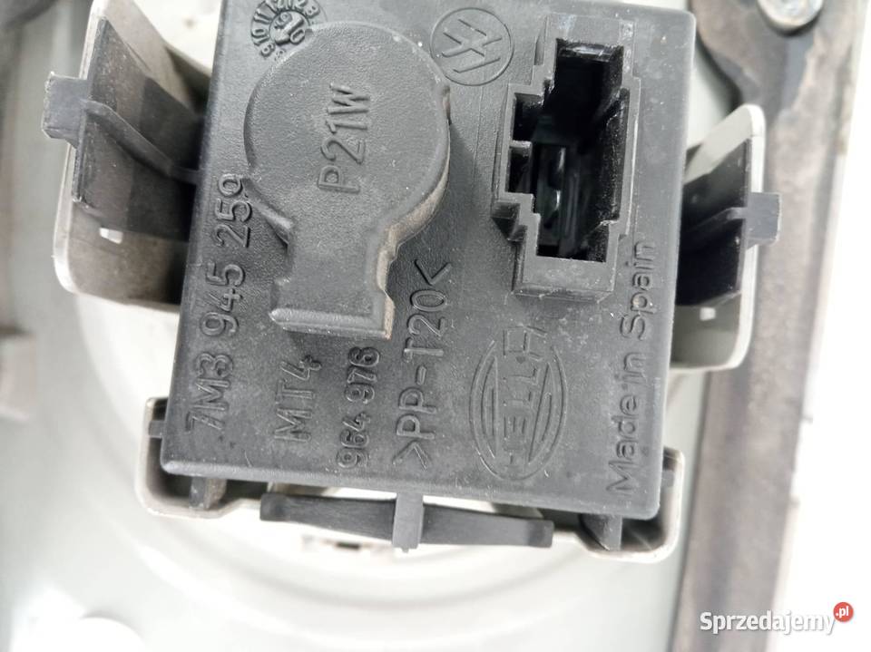 LAMPA TYŁ W KLAPĘ PRAWA LIFT VW Volkswagen Rok produkcji 2006