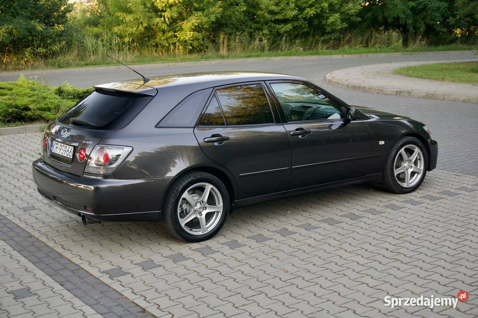 Lexus IS200 SportCross tył napęd manual 214 2x Strumiany