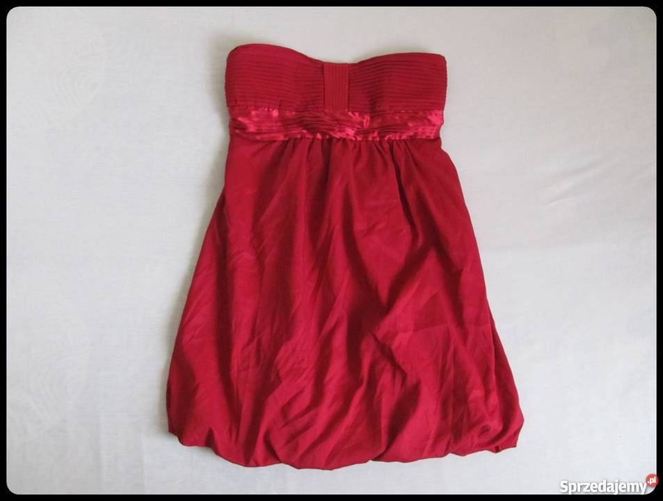 czerwona sukienka bez ramiączek 