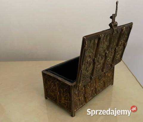Stara szkatułka mosiężna o motywach gotyckich Łódź