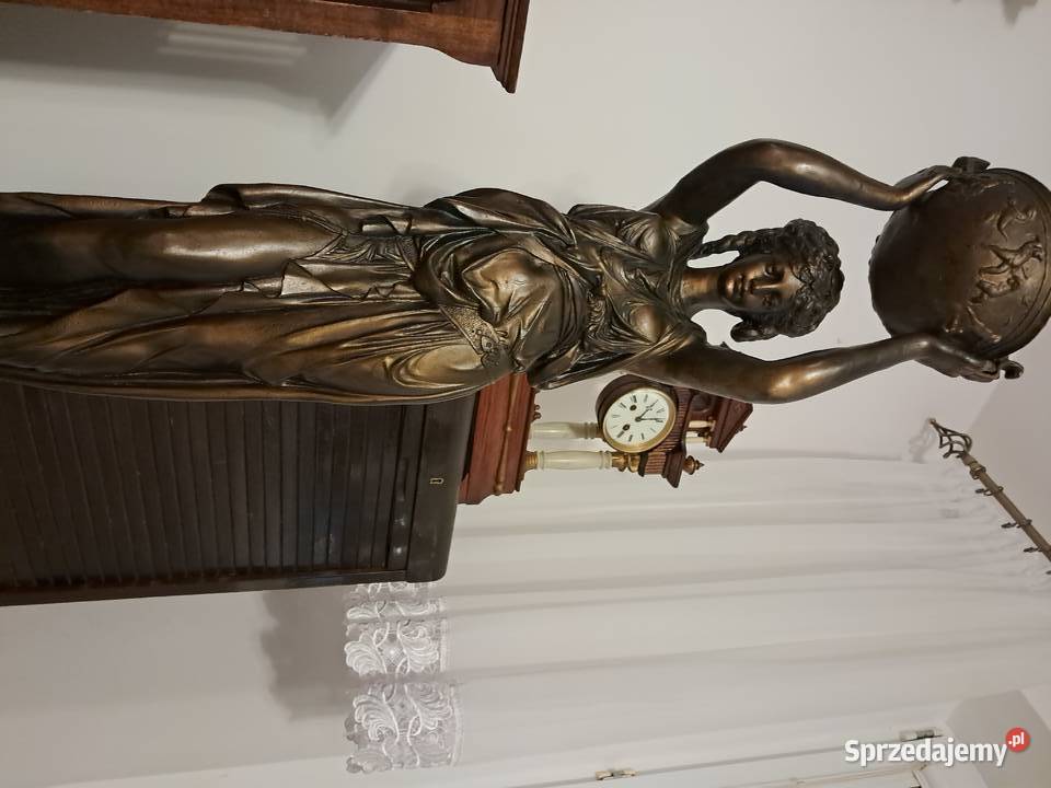 Posąg figura kobieta rzeźba statocie