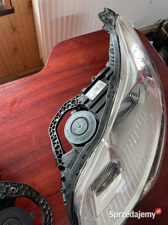 Lampy przednie Citroen C5 III prawa i lewa osobowe