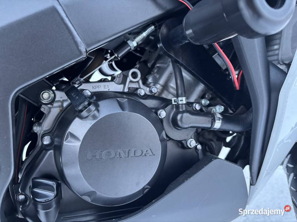 HONDA CBR125R JC50 2015 ABS Trawniki