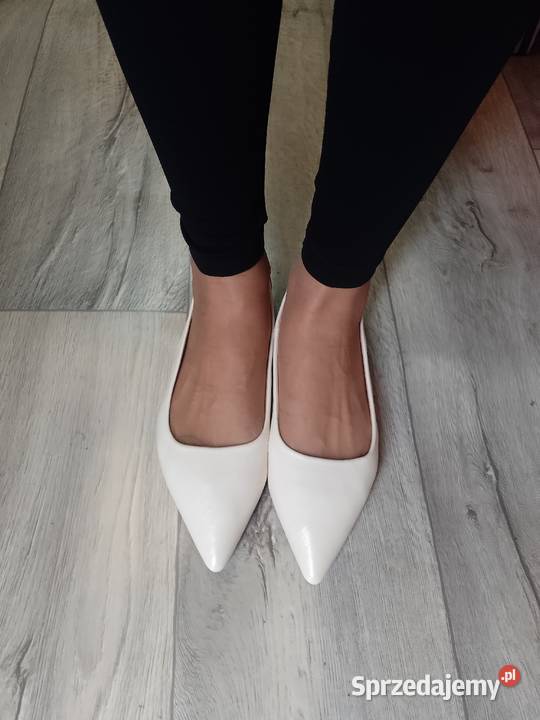 4041 Kremowe baleriny wieczorowe z odkrytą piętą Obuwie Kraków