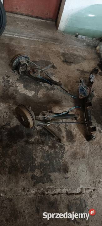 Kompletna tylna belka BMW E30 wahacze bębnowe Piasek