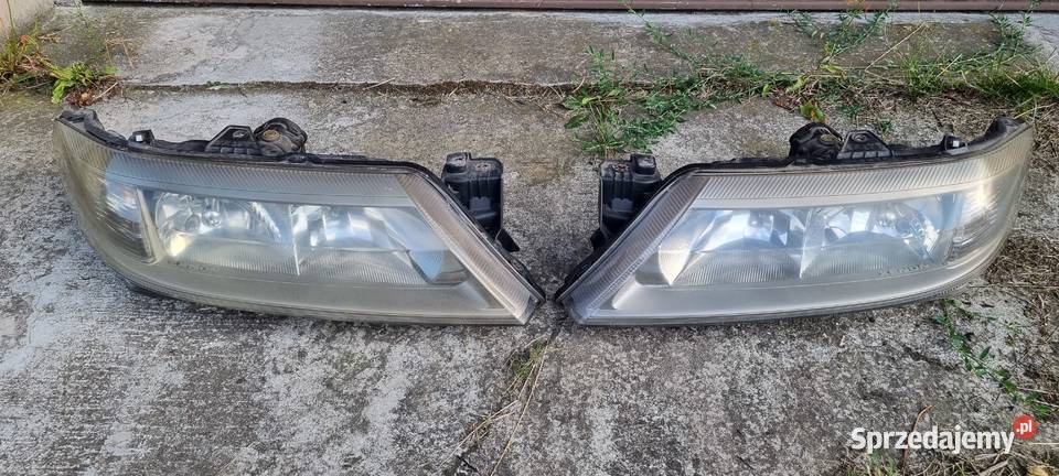 Lampy przednie reflektory Renault Laguna 2 Xenon sprzedam