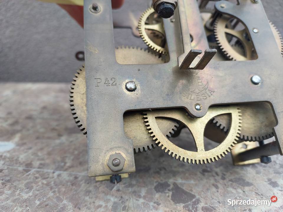 689 Mechanizm starego zegara ściennego Gustav