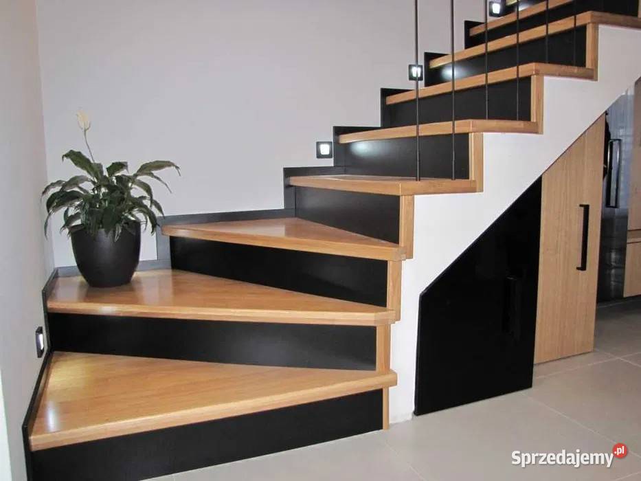 SCHODY  drewniane , stalowe , dębowe , jesionowe .
