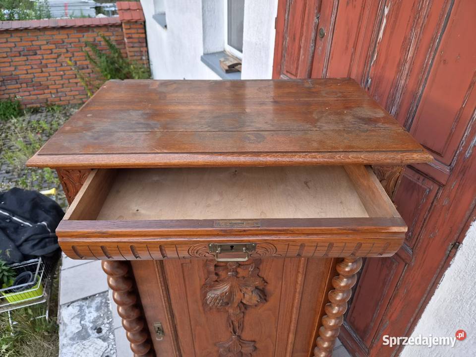 Stara dębowa bieliżniarka Szczecinek