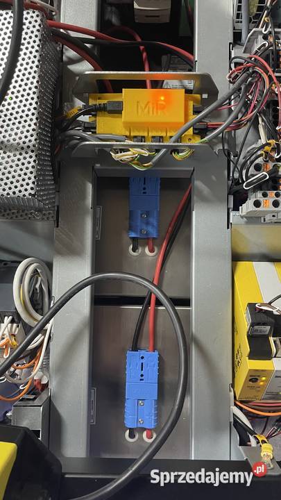 Robot mobilny MiR 100 AGVAMR Magazynowanie Stryków