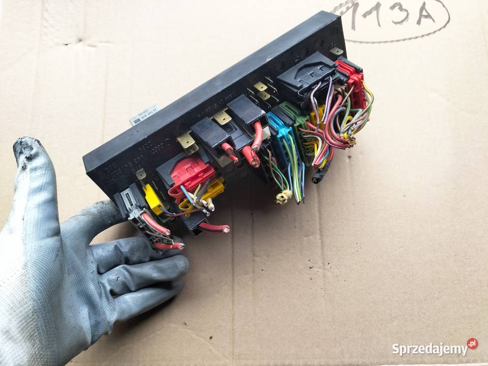 AUDI 80B4 80 B4 19TDI 443941822A SKRZYNKA