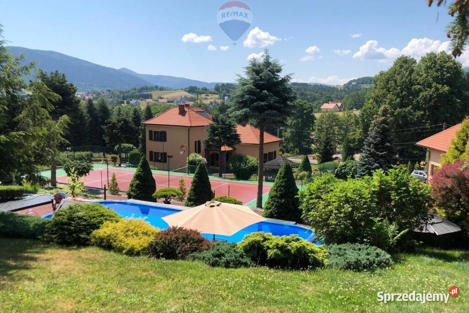 DomWilla z basenem i kortem tenisowym w górach