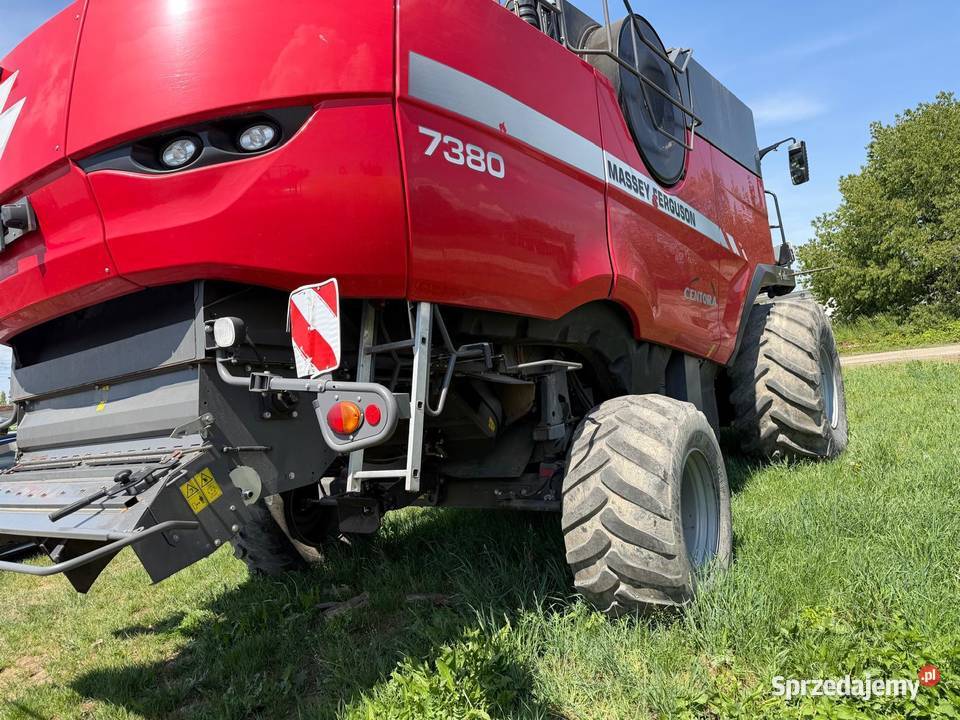 Kombajn zbożowy Massey Ferguson Cenyora 7380