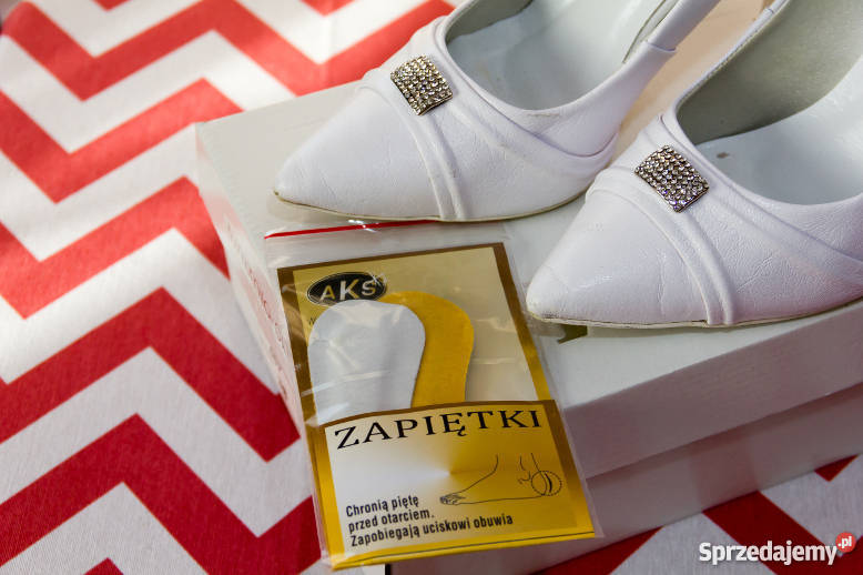 buty szpilki ślubne pończochy podwiązka zapiętki
