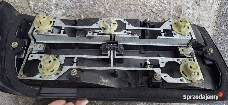 Lampy tylne grill wykładzina bagażnika licznik dolnośląskie