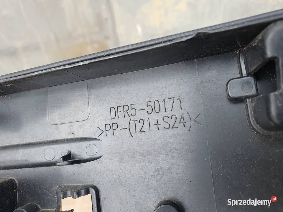 MAZDA CX30 RAMKA PODSTAWA TABLICY REJ DFR550171 Karoseria