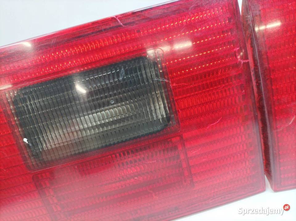 LAMPA TYŁ KOMPLET W KLAPĘ EU 964540 VW