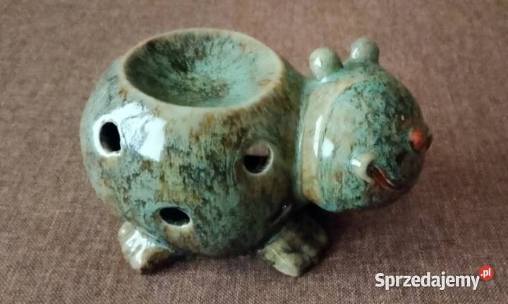 Stary radosny ceramiczny kominek zapachowy