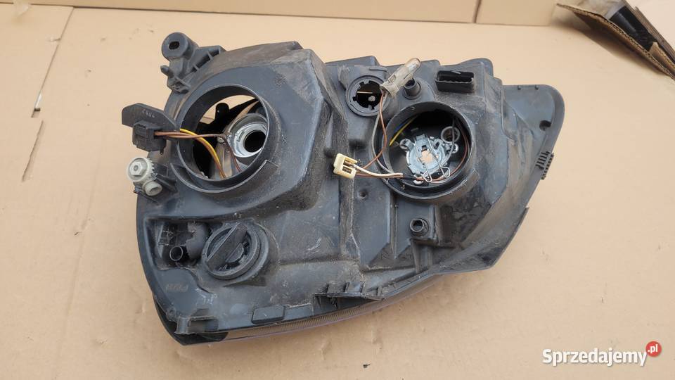 LAMPA PRAWA PRZÓD REFLEKTOR PRAWY RENAULT CLIO