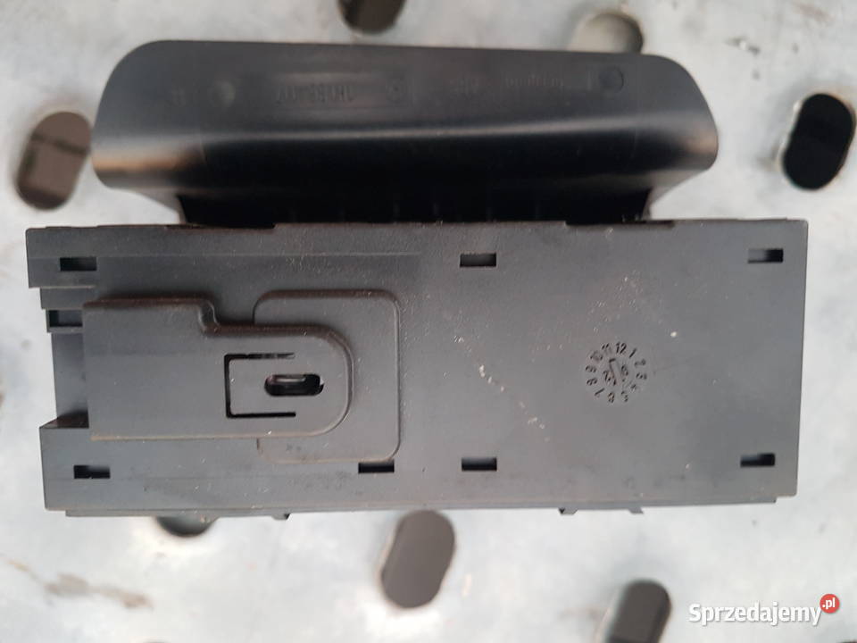 VW GOLF III VENTO SCHOWEK BOX NA KASETY osobowe Turek