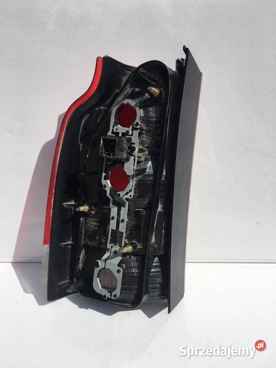 VOLVO V70 PRAWA LAMPA DOLNA Ostroróg