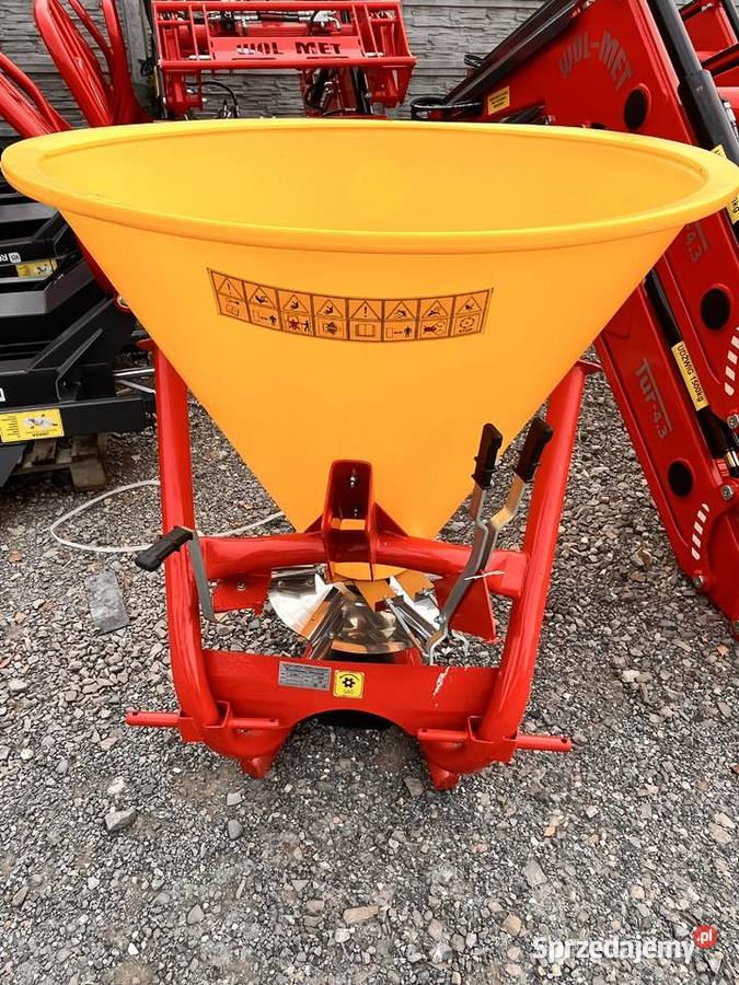 Rozsiewacz nawozówLejek 200500l NOWY Osprzęt roboczy sprzedam