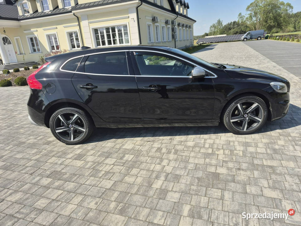 Volvo V40 20d 190 RDESIGN navi full led chromy Rok produkcji 2015