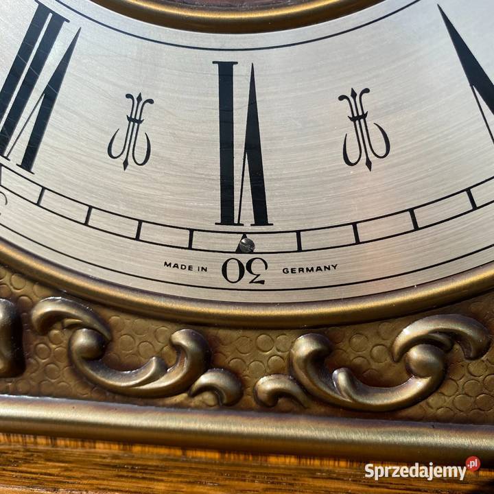 Zegar kwadransowy stojący w rzeźbionej dębowej Gryfice