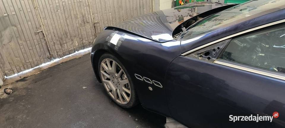 BŁOTNIK LEWY PRZÓD MASERATI GRANTURISMO S BLU