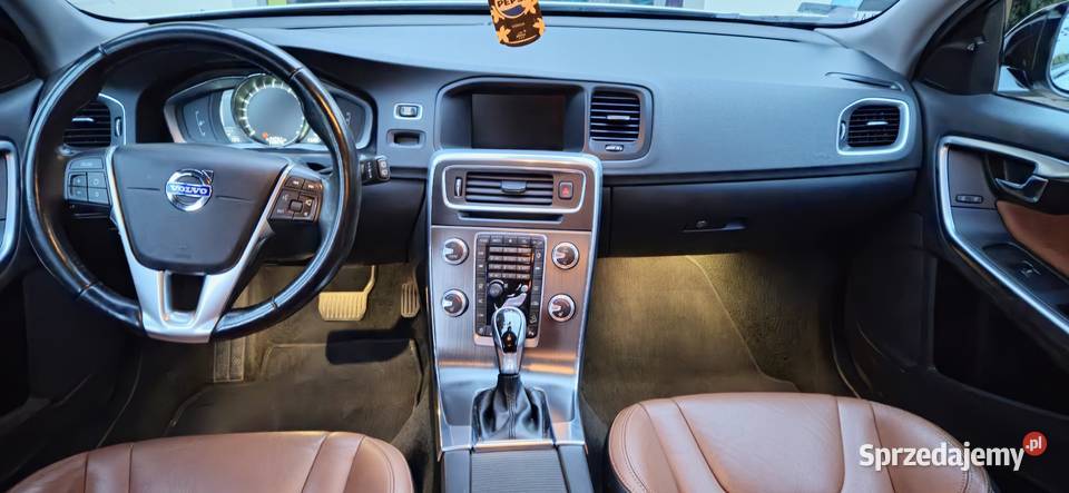 Wyjątkowe Volvo V60 Cross Country 25T AWD Twój 250KM Niewodnica Korycka