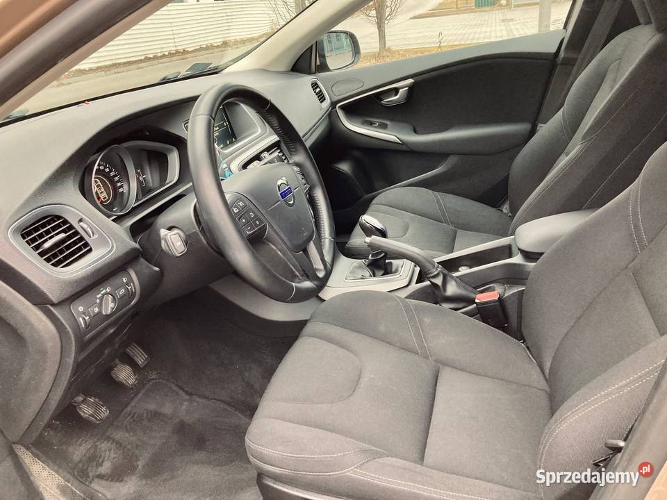 Volvo V40 D2 Kinetic 2016 piękny złoty kolor lubelskie Lublin