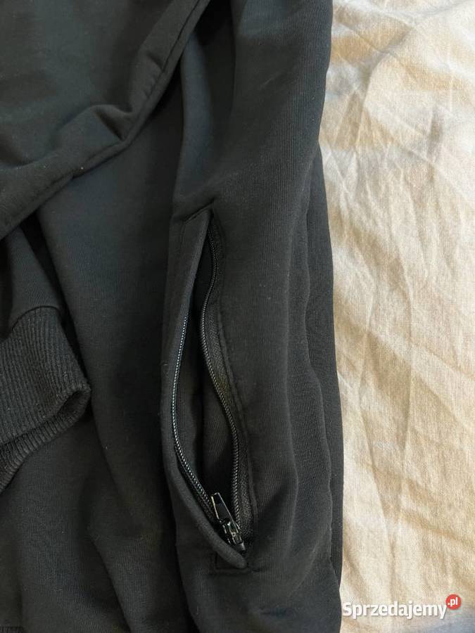 Czarna bluza sweter rozsuwany zasuwany na zamek Jasło
