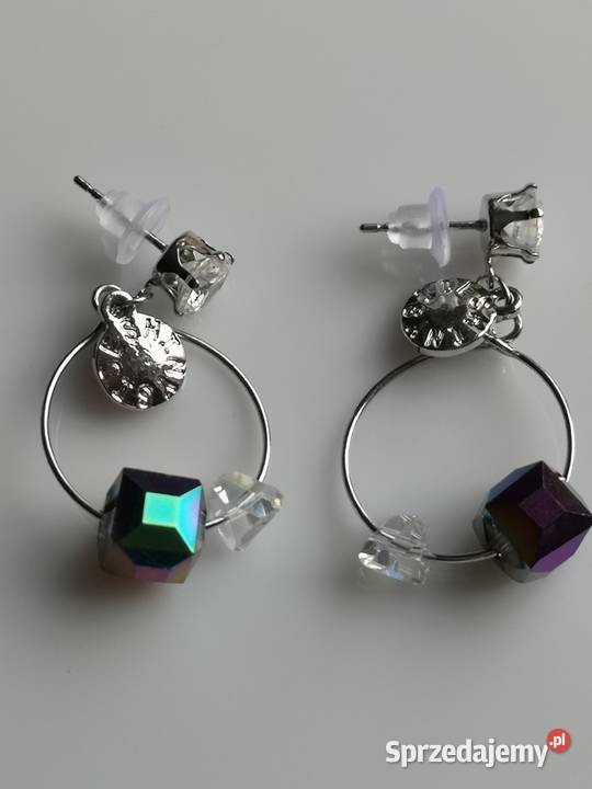 Delikatne mieniące kolczyki