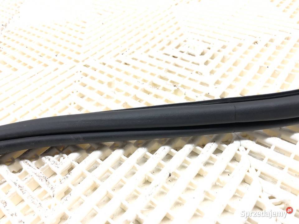 USZCZELKA DRZWI PRZÓD LEWY SKODA SUPERB III