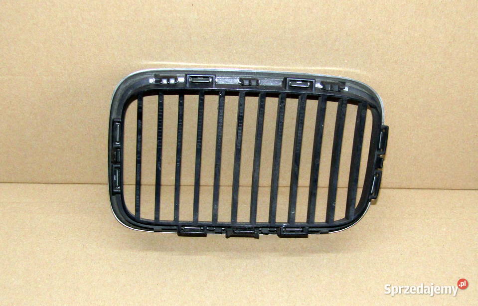 GRILL ATRAPA NERKA PRAWA BMW 3 E36 8122238 osobowe Mysłaków