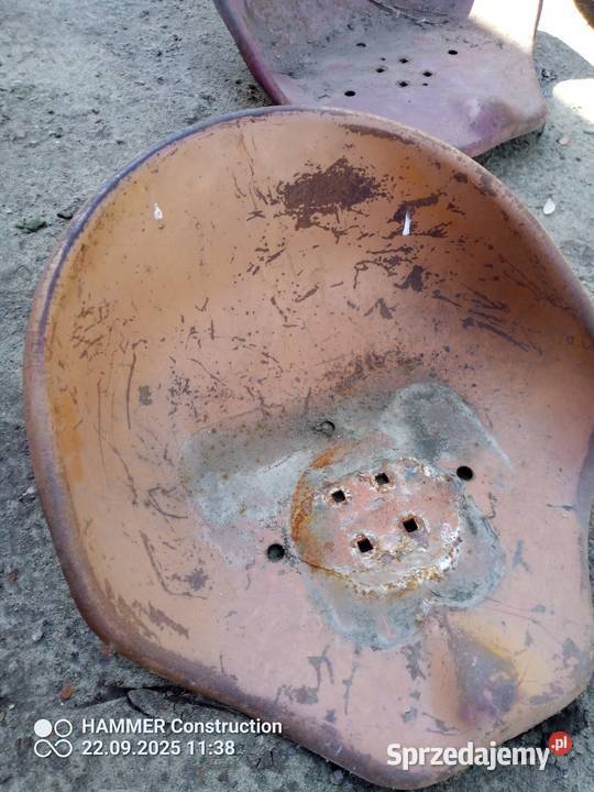 Siedziska metalowe rolnicze PRL loft hooker Hokery Słupie sprzedam