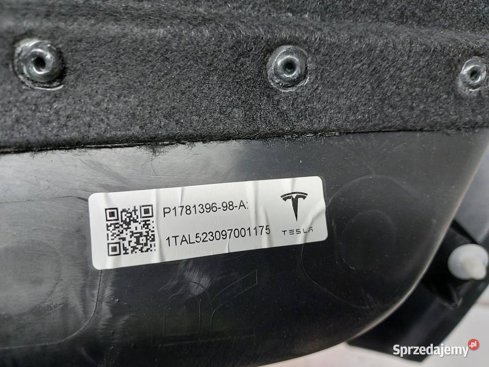 TESLA MODEL Y 2023r Boczek tapicerka bagażnika