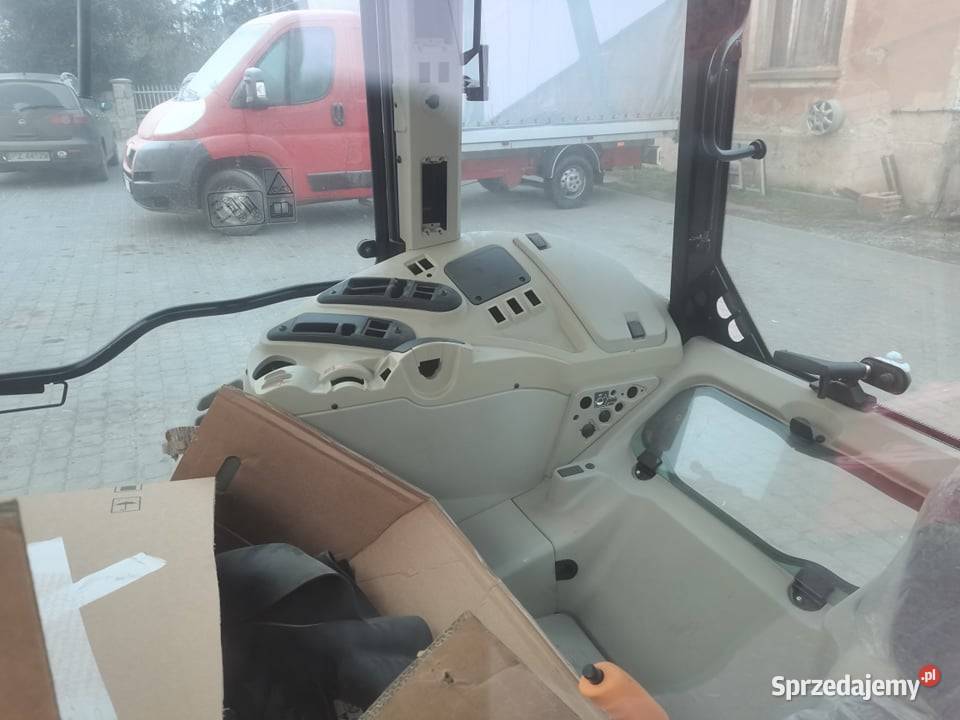 Kabina z wyposażeniem Massey Ferguson serii 7600 Pozostałe Wilkowo