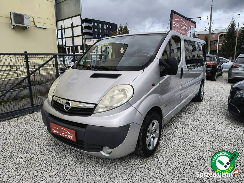 Opel Vivaro 9cio osobowy Salon HAK ALU I immobilizer Bydgoszcz