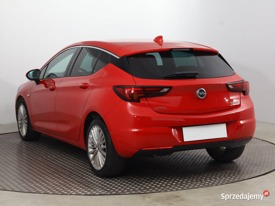 Opel Astra 14 T światła przeciwmgielne