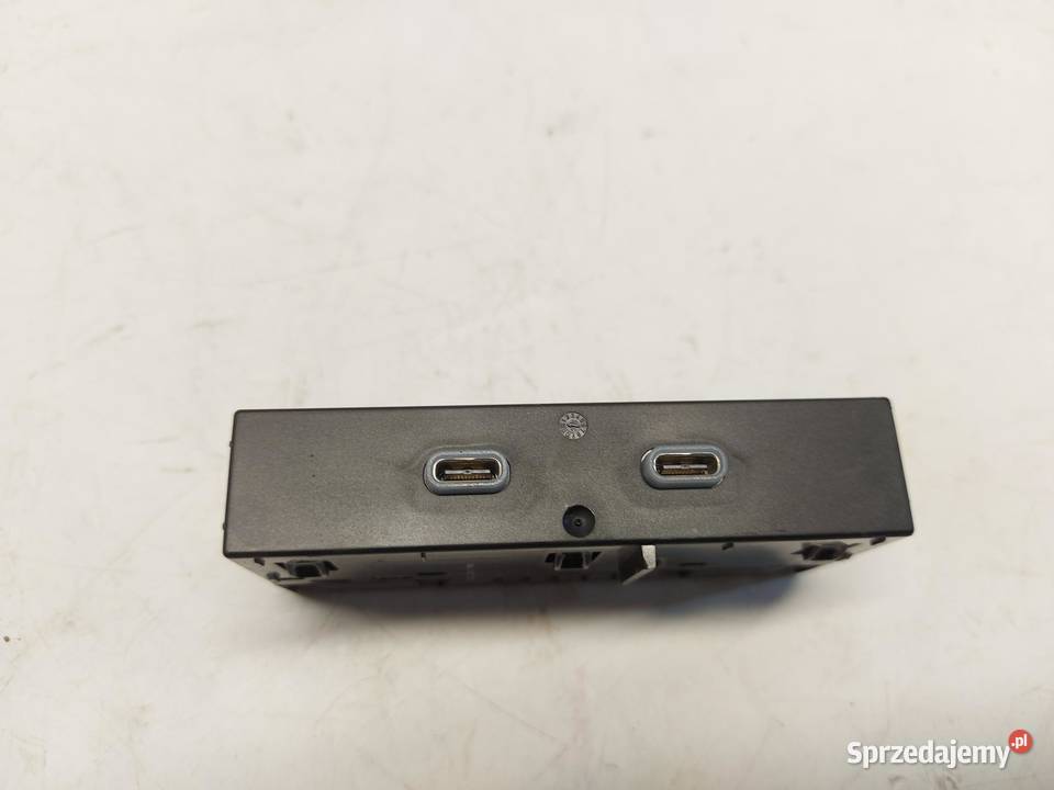 SKODA Enyaq 5LA iV85 Gniazdo USB 657035736A