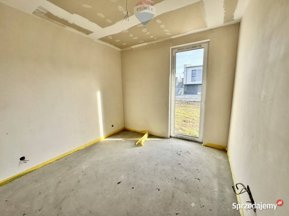 Nowy dom w Starym Bielsku Garaż dwustanowiskowy bliźniak