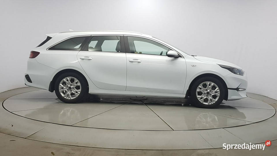 Kia Ceed 15 TGDI M Z Polskiego Salonu Faktura komputer pokładowy Warszawa