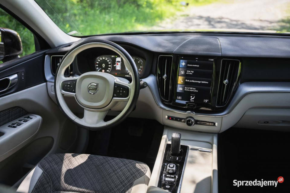 Volvo XC60 B4 AWD radio Bielany Wrocławskie sprzedam