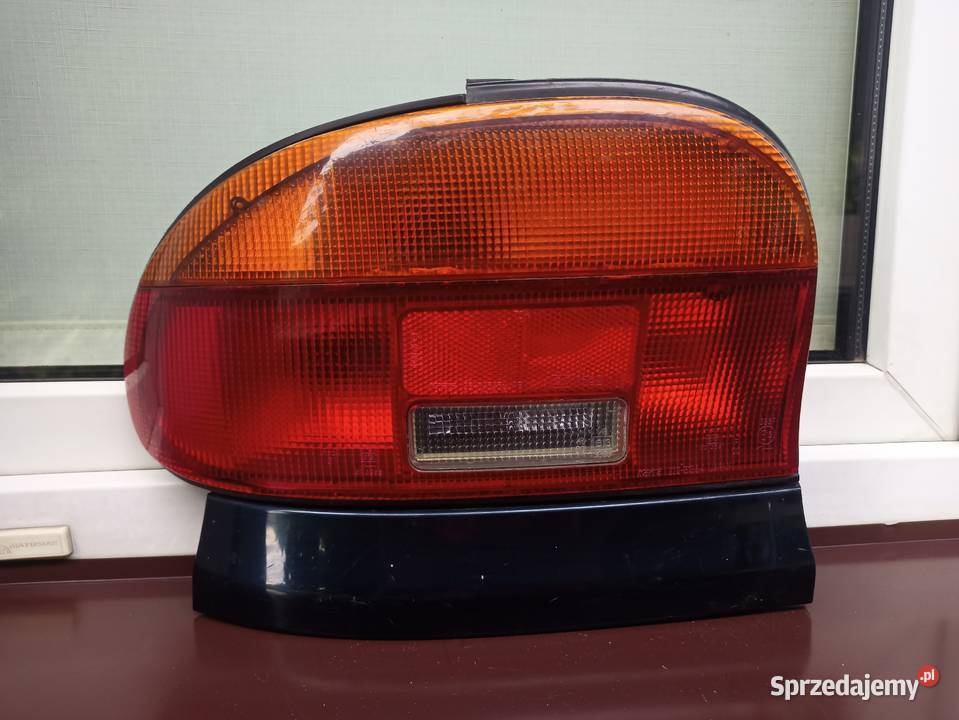 Mazda 121 lampa tył tylna lewa listwa maskująca Sieradz