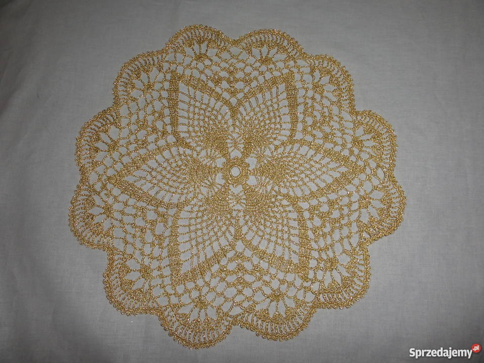 Złota serwetka robiona ręcznie na szydełku Lublin