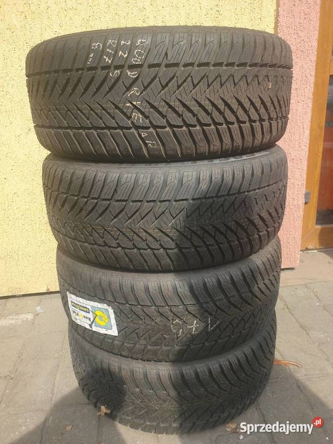Cztery sztuki opon zimowych 22545 R17 8 mm Dobre Miasto