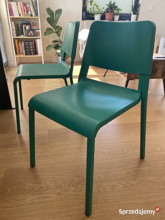 Dwa zielone krzesła Ikea Teodorem Kraków